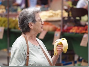 Zagreb - Banana eating lady at the market