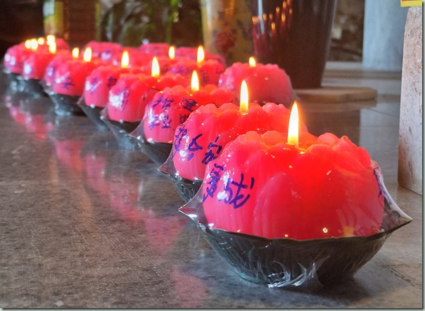 Candles at Perak Tong